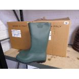 Box containing 5 pairs of Kent & Stowe green traditional half length wellington boots (size UK 3)