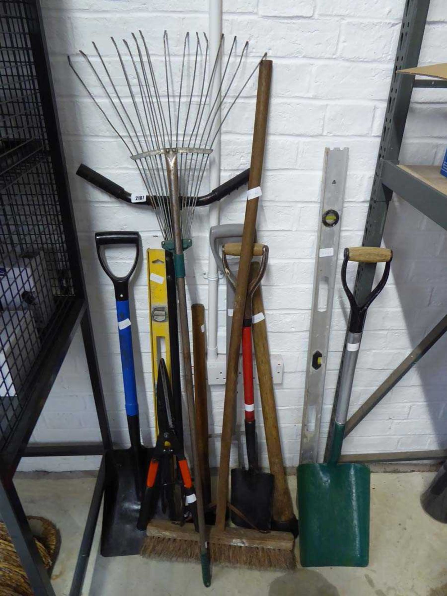 Quantity of outdoor garden hand tools to include shovels, brushes, rakes etc.
