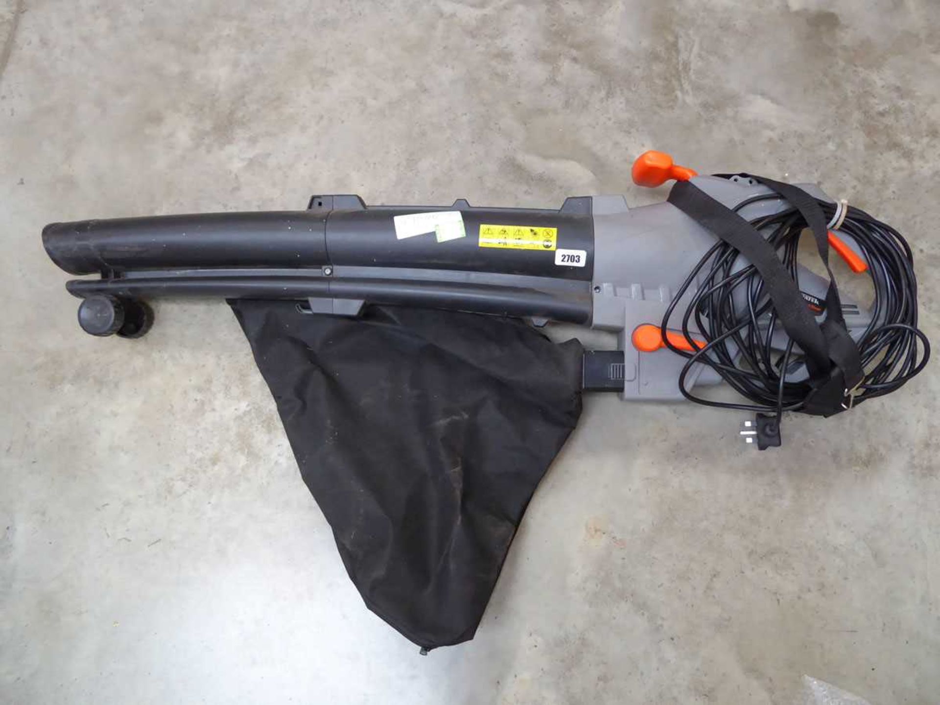 Electric leaf blower