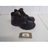 +VAT Pair of black Stanley waterproof safety footwear (size 9)