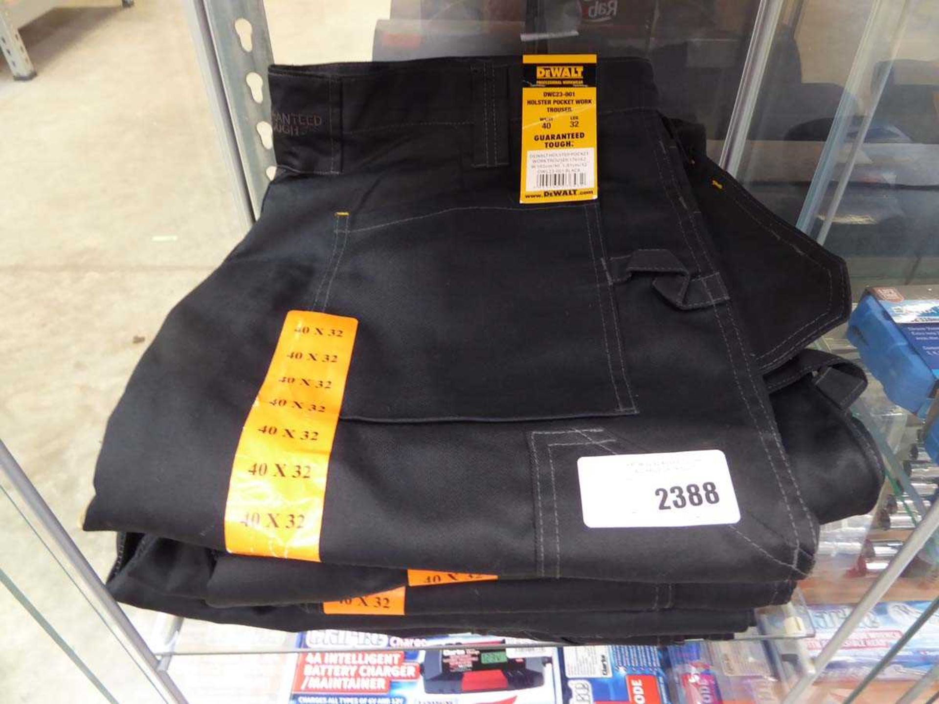 +VAT 5 pairs of Dewalt Holster pocket work trousers in black, all size 40 x 32