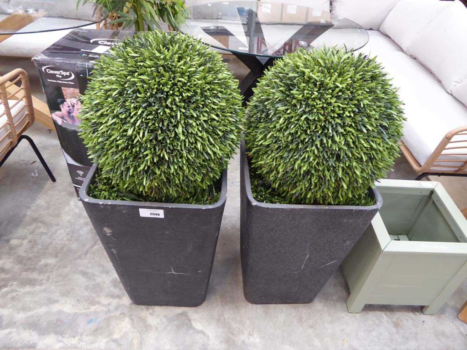 +VAT Pair of artificial ball shrub