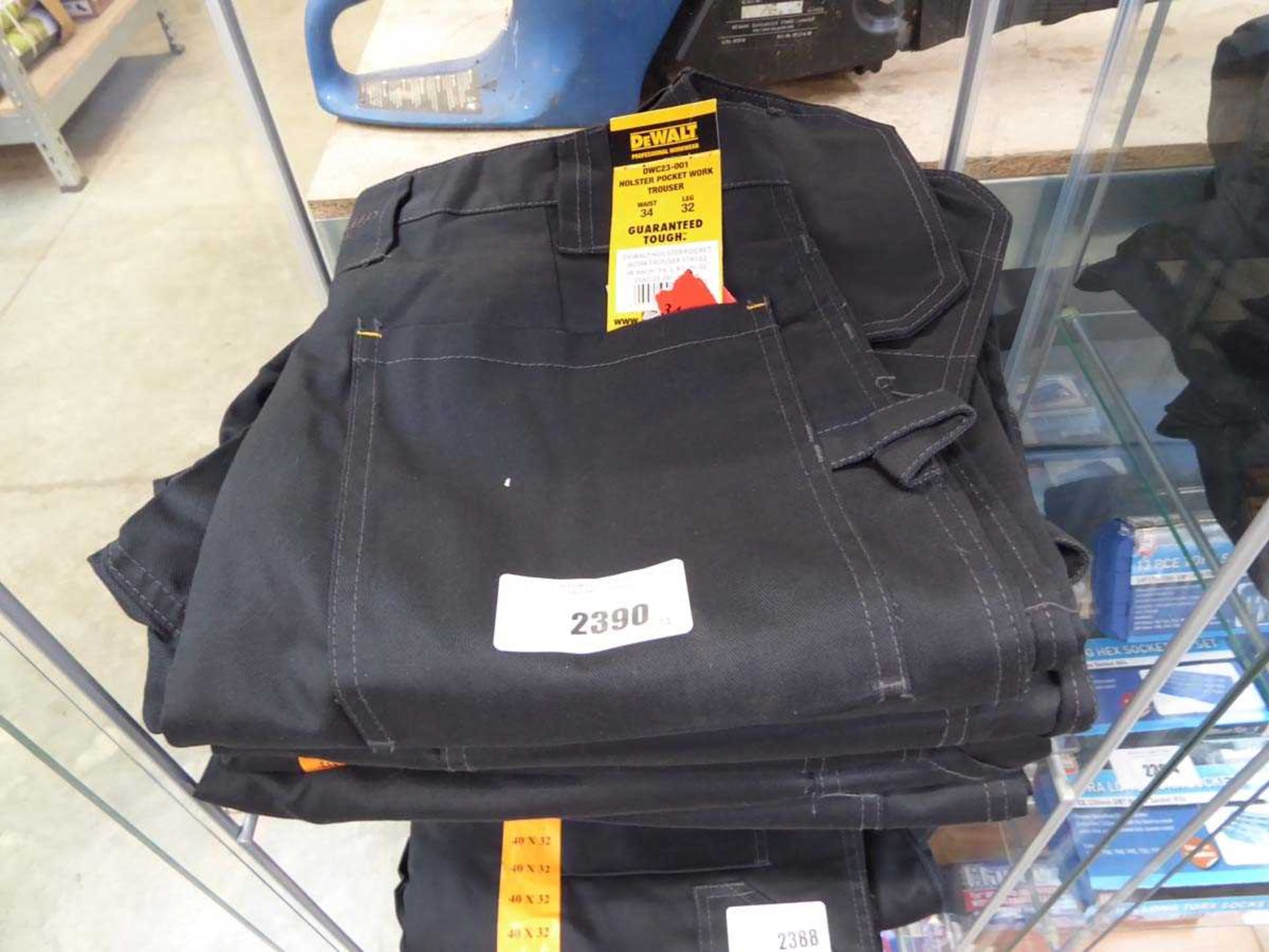+VAT 5 pairs of Dewalt Holster pocket work trousers in black, mixed sizes