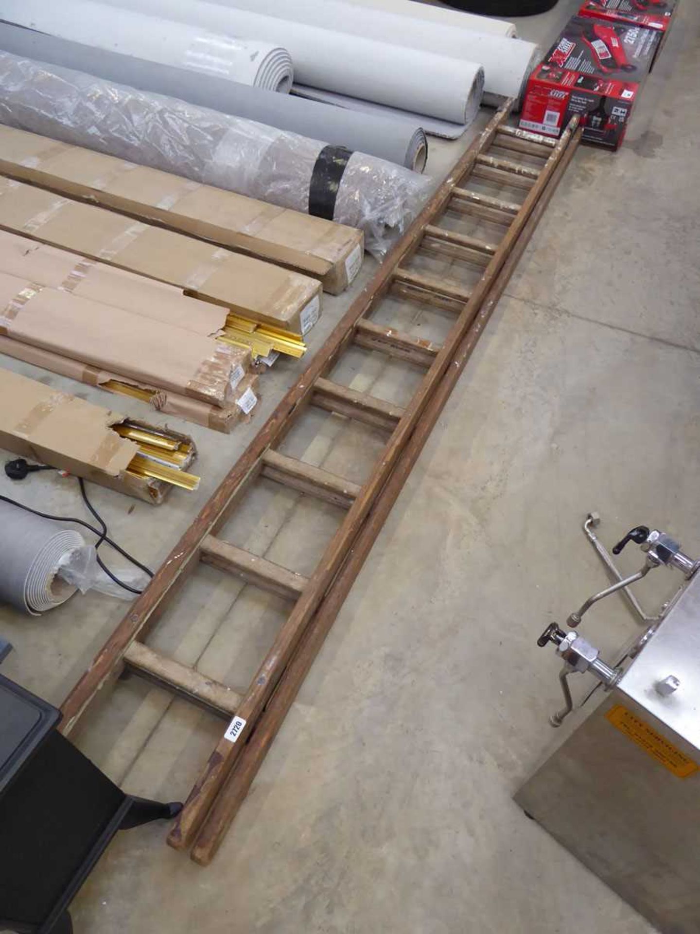 Wooden double extending ladder