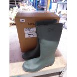 Box containing 5 pairs of green Kent & Stowe traditional full length Wellington boots (size 12)