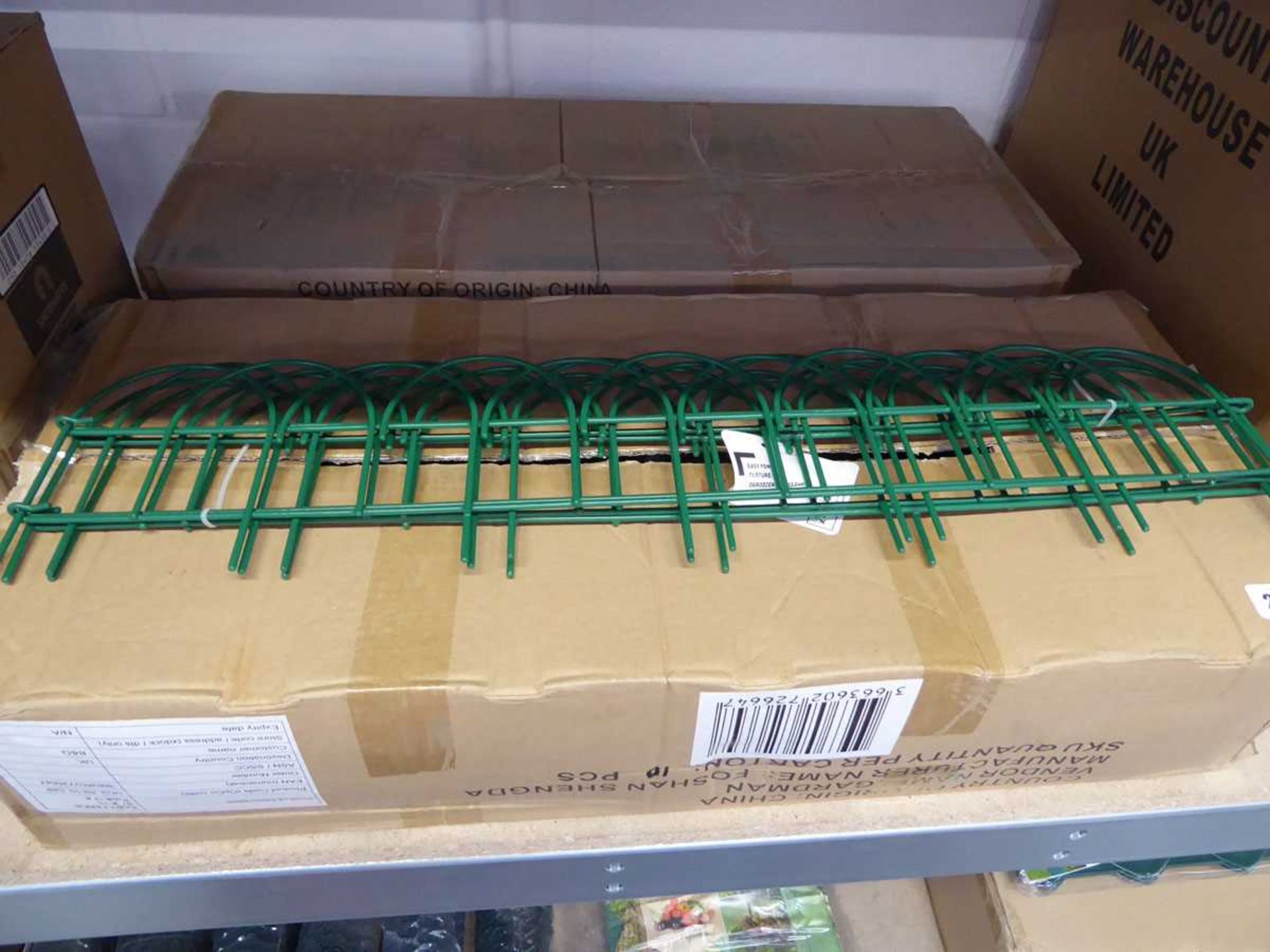 2 boxes containing 20 pieces (total) of green metal lawn border edging - Image 2 of 2