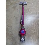 Dyson V7 Motorhead cordless vacuum cleaner with wall mount, charger and accessories