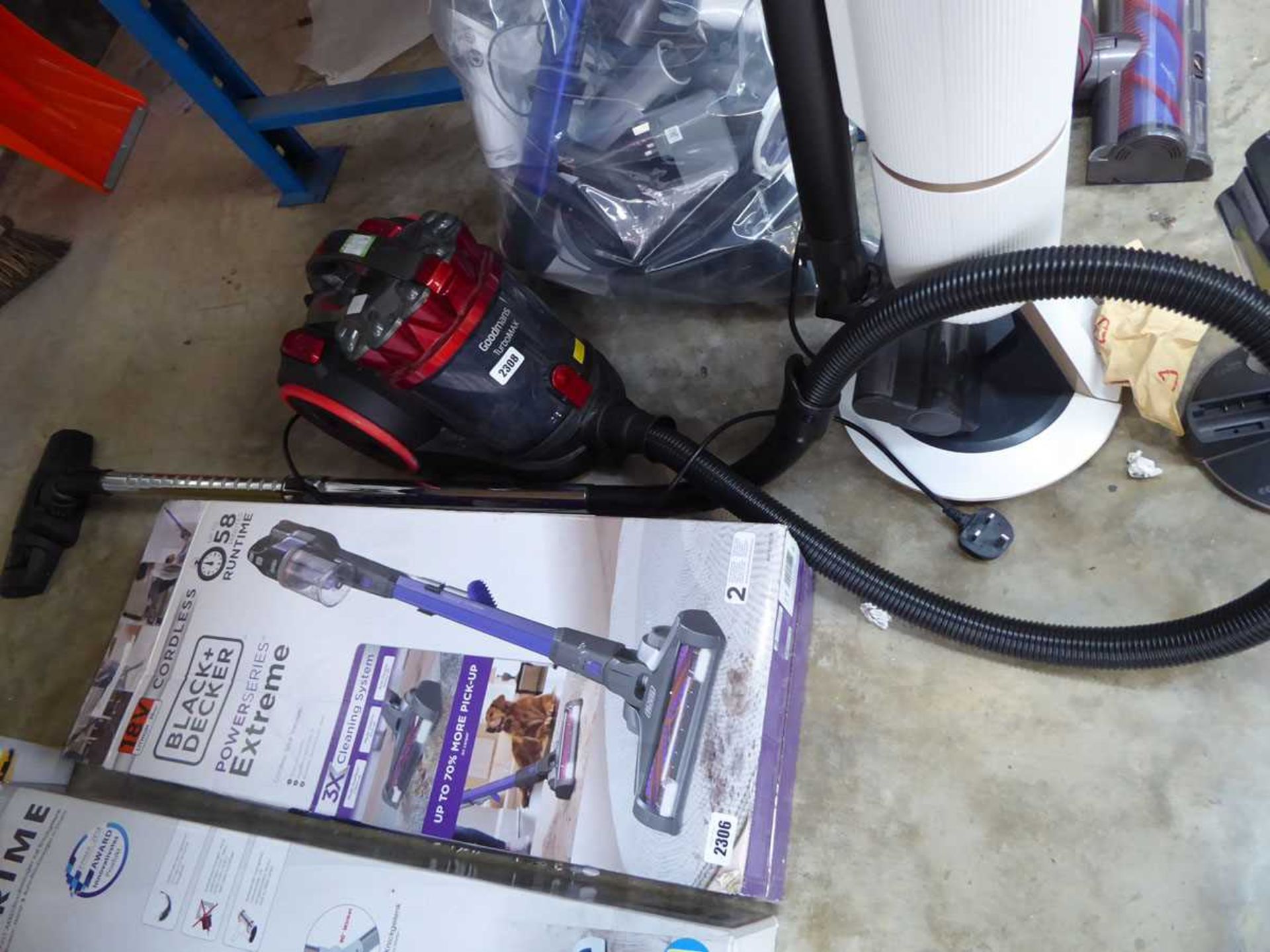Goodmans Turbo Max cylindrical vacuum cleaner