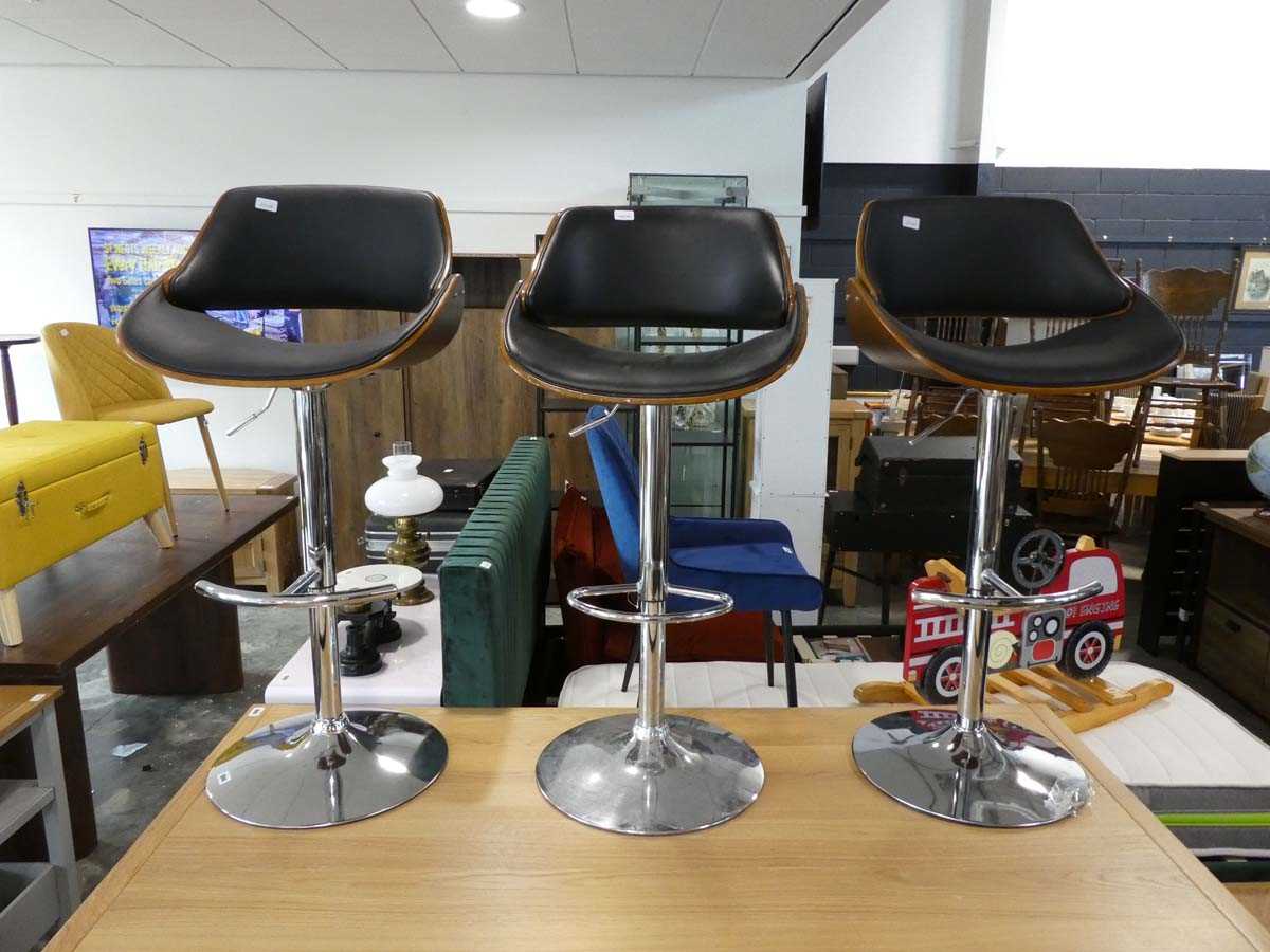 Set of 3 reproduction Eames bentwood swan style bar height stools on chrome supports