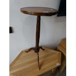 Fluted mahogany single pedestal wine table
