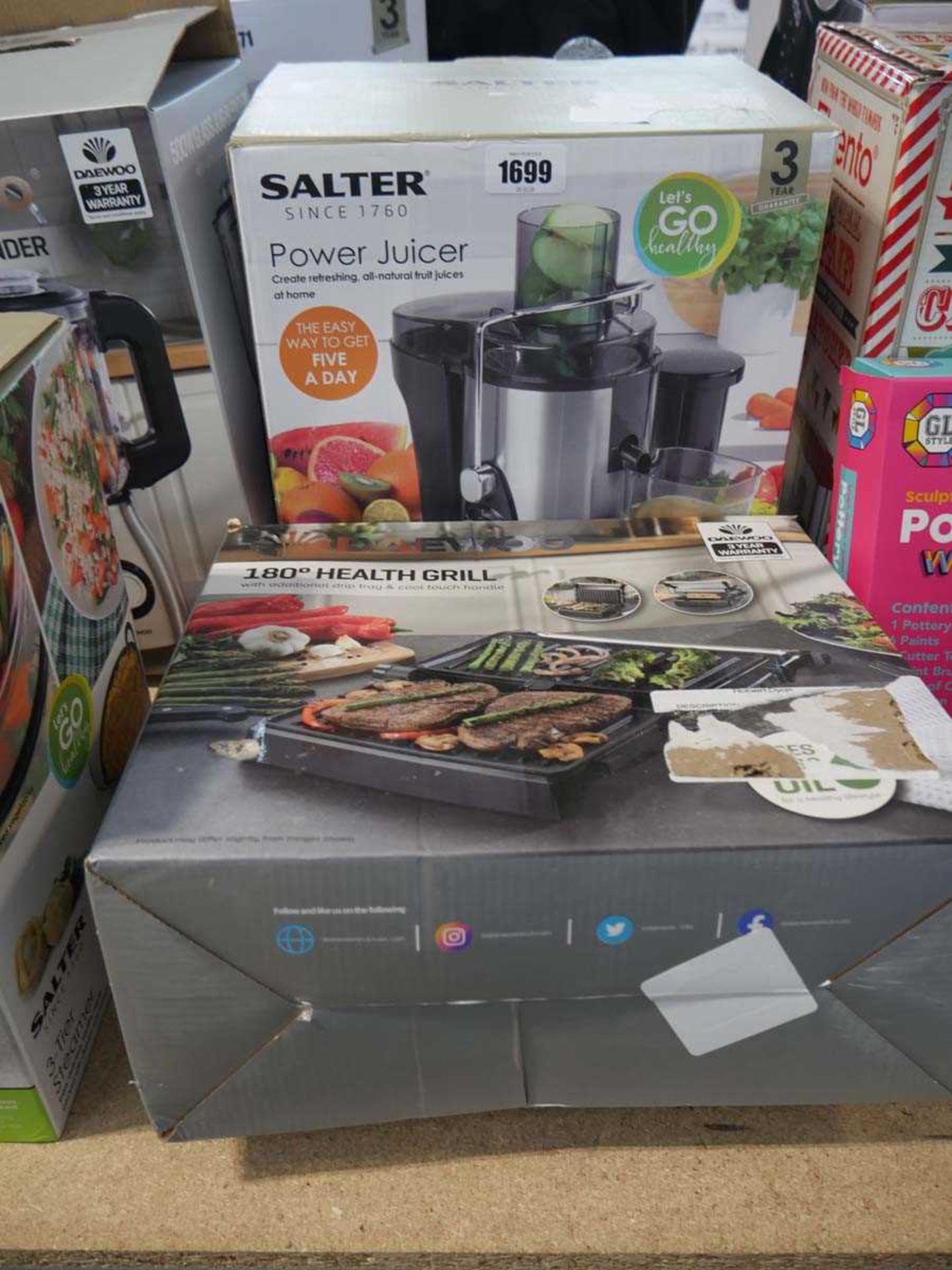 Daewoo 180 Degree Health grill with Salter power juicer