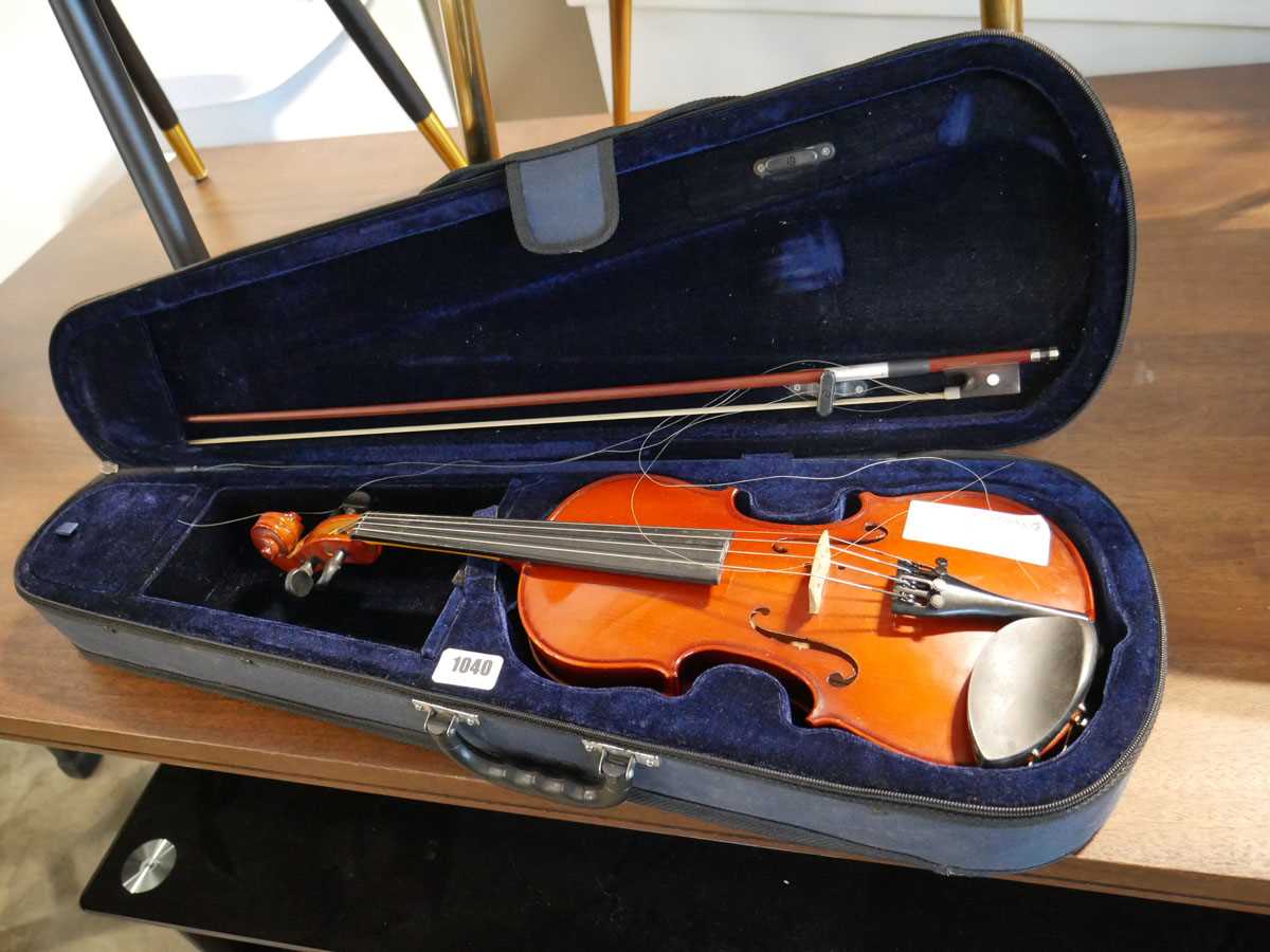 Prima-Vera students 3/4 size violin with bow and carry case