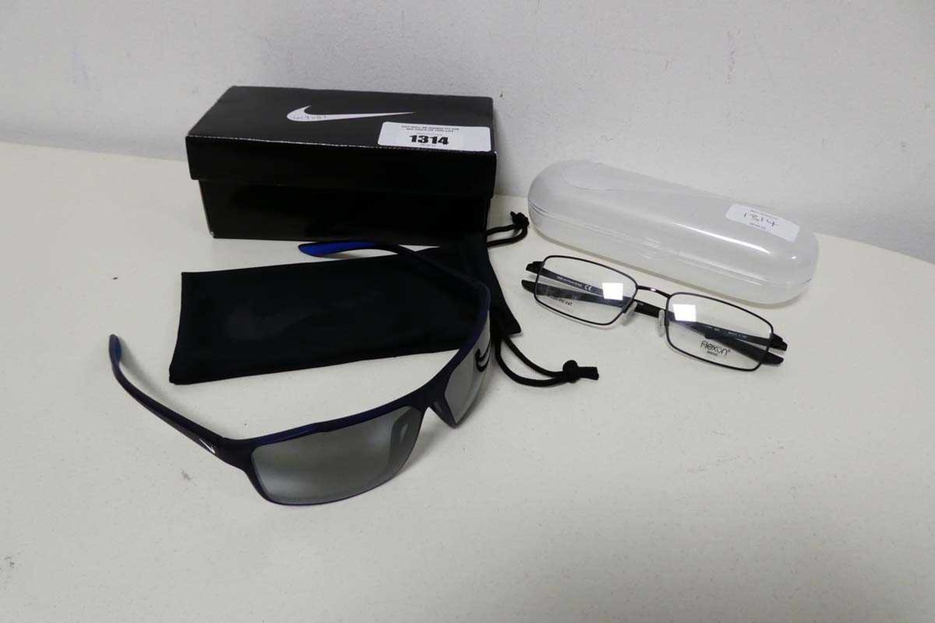 +VAT 1 pair of Nike windstorm sunglasses together with 1 pair of Nike reading glasses (both with