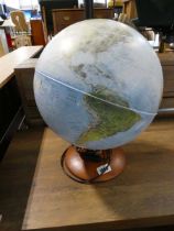 +VAT Globe with internal illumination Requires rewiring