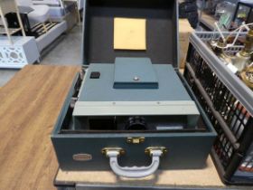 Hanimex Slide projector (Argus 500) in carry case