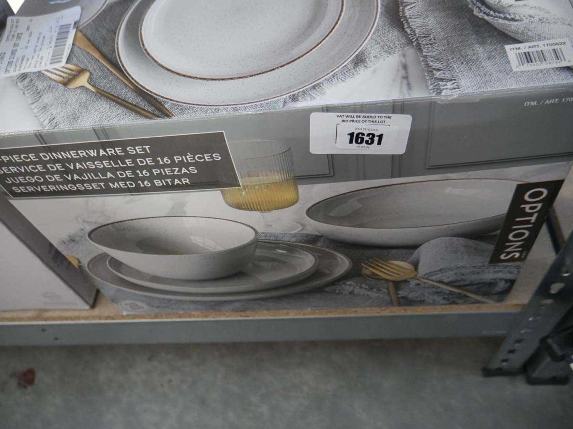 +VAT Options dinner set in box