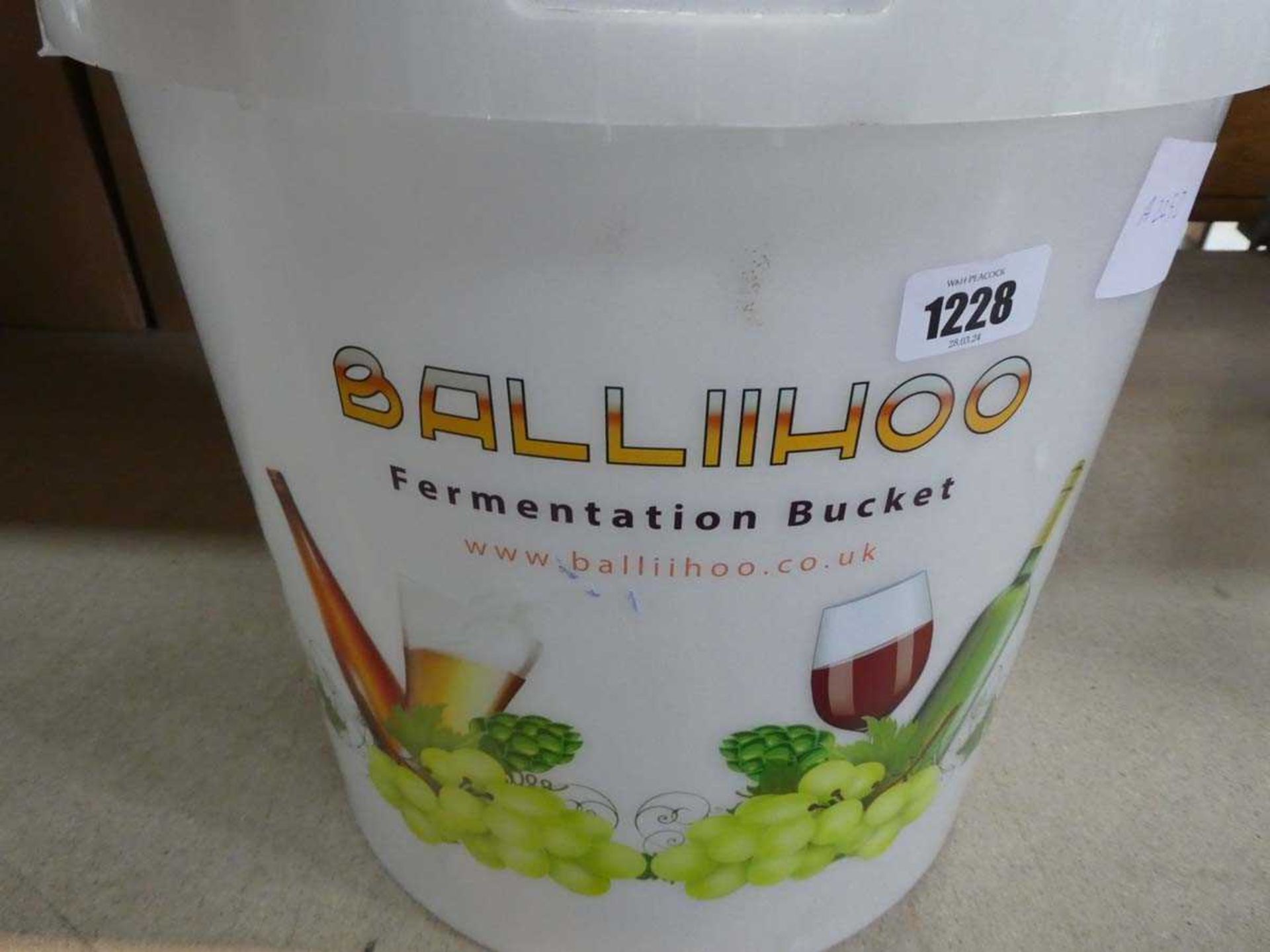 Balliihoo home brew and wine making kit, with fermentation bucket