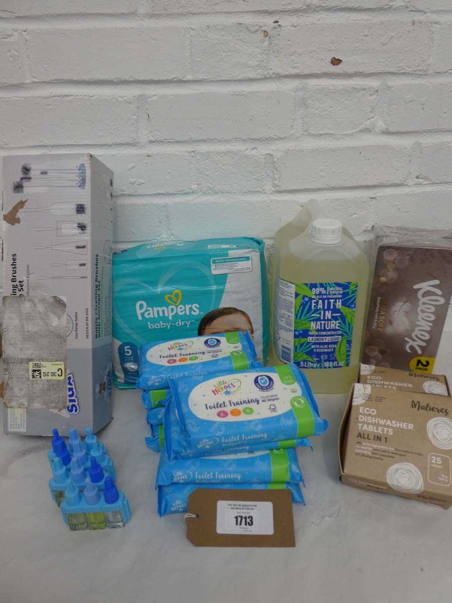 +VAT Set of bottle cleaning brushes with storage, pack of Pampers nappies (size 5), box containing