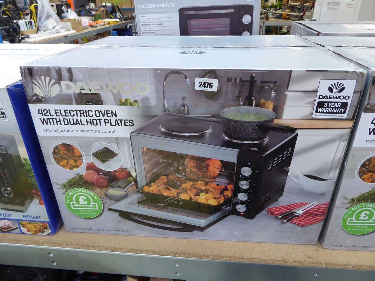 Boxed Daewoo 32L electric oven with dual hot plates