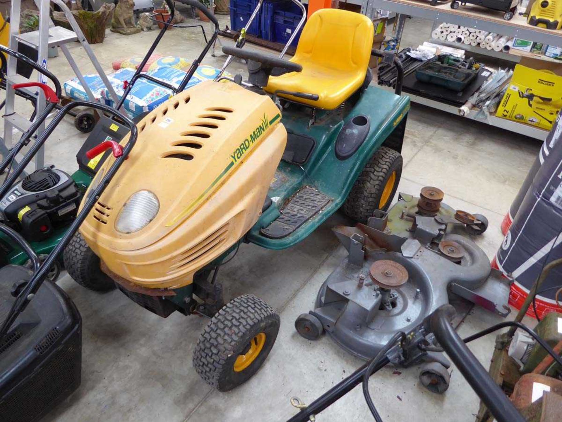 Yard-Man HJ-5220 Hydro petrol ride on mower