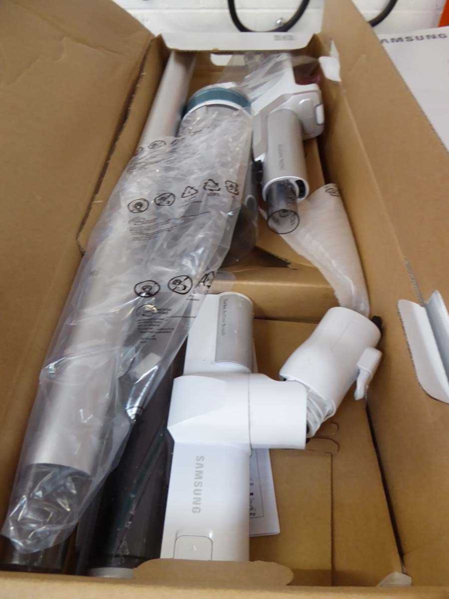 +VAT Samsung Jet 70 Series cordless stick vacuum cleaner with battery, charger and accessories - Image 2 of 2