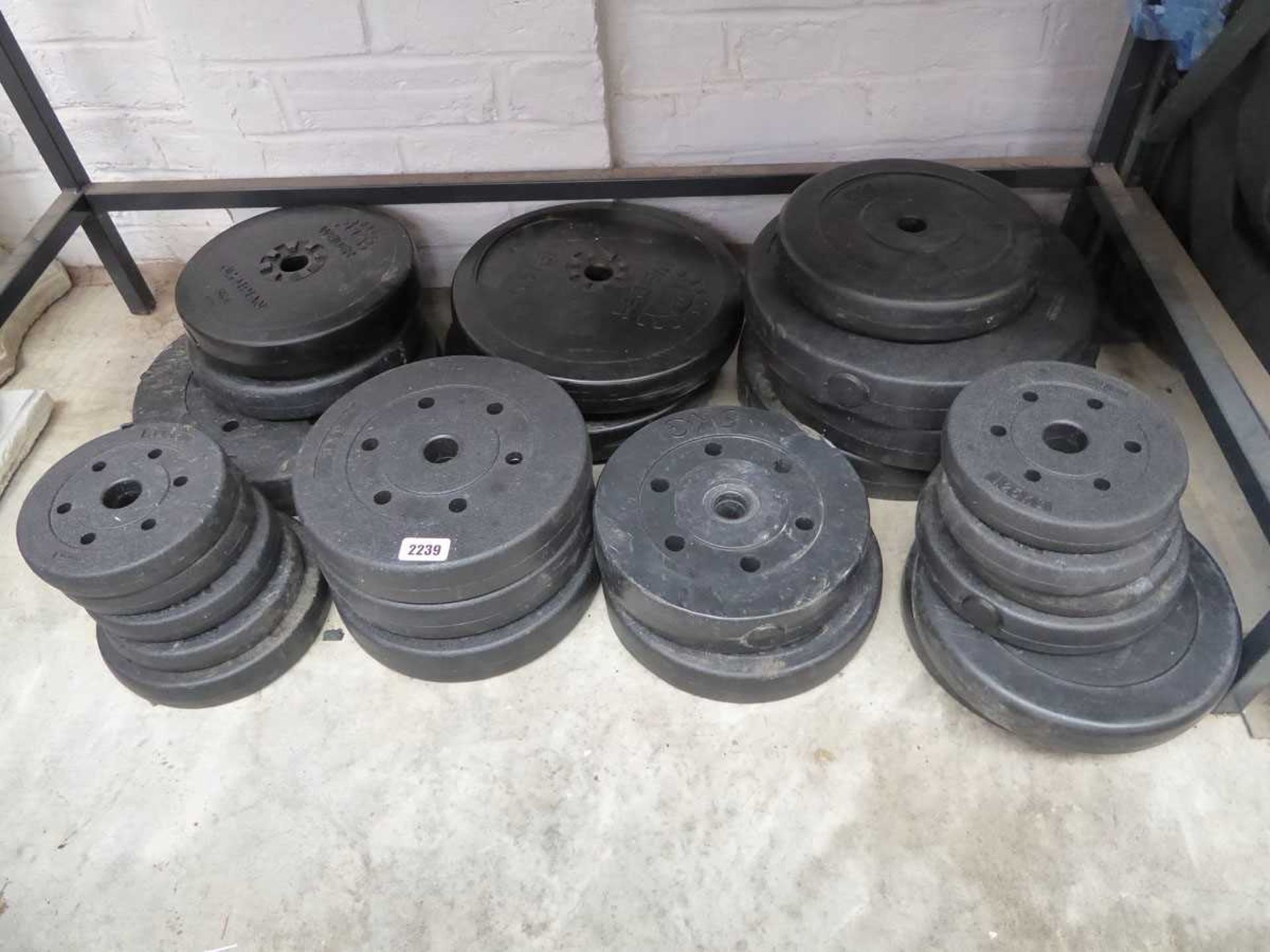Large quantity of mixed size weights with weight lifting bar - Image 2 of 2