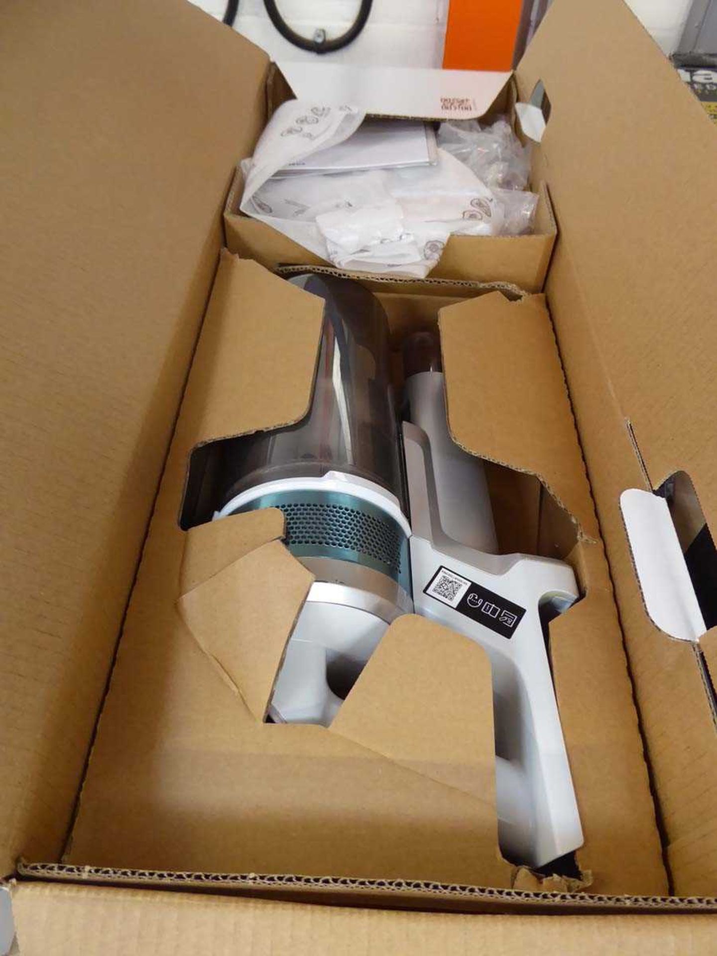 +VAT Samsung Jet 70 Series cordless stick vacuum cleaner, charger and accessories (no battery) - Image 2 of 2