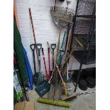Large quantity of outdoor garden hand tools incl. forks, rakes, brushes, etc.