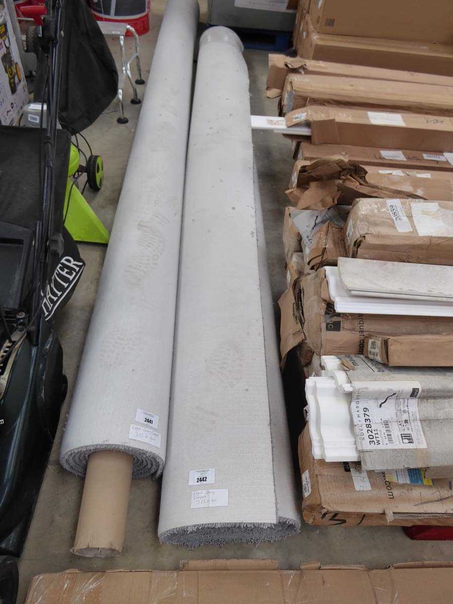 +VAT 3.25m x 4m roll of light grey carpet