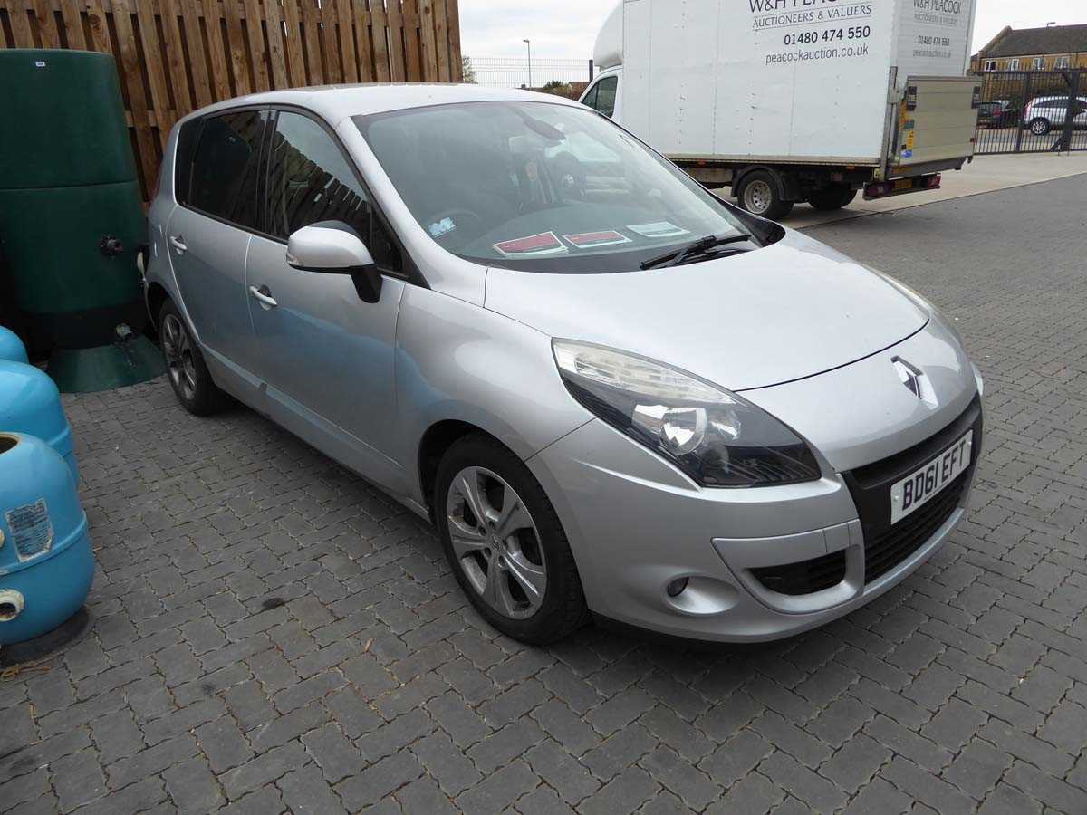 (BD61 EFT) Renault Scenic D-Que TT Energy DCI S/S in silver, 5-door, 6-speed manual, 1598cc