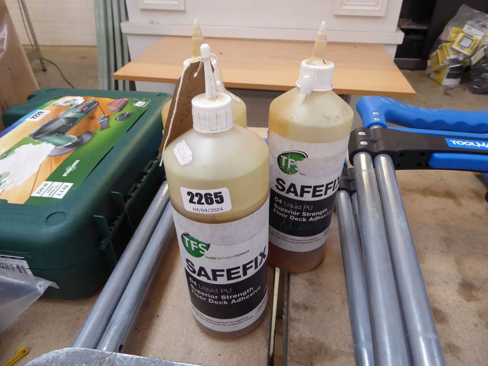 3 x 1kg. tubs of SafeFix D4 floor deck adhesive