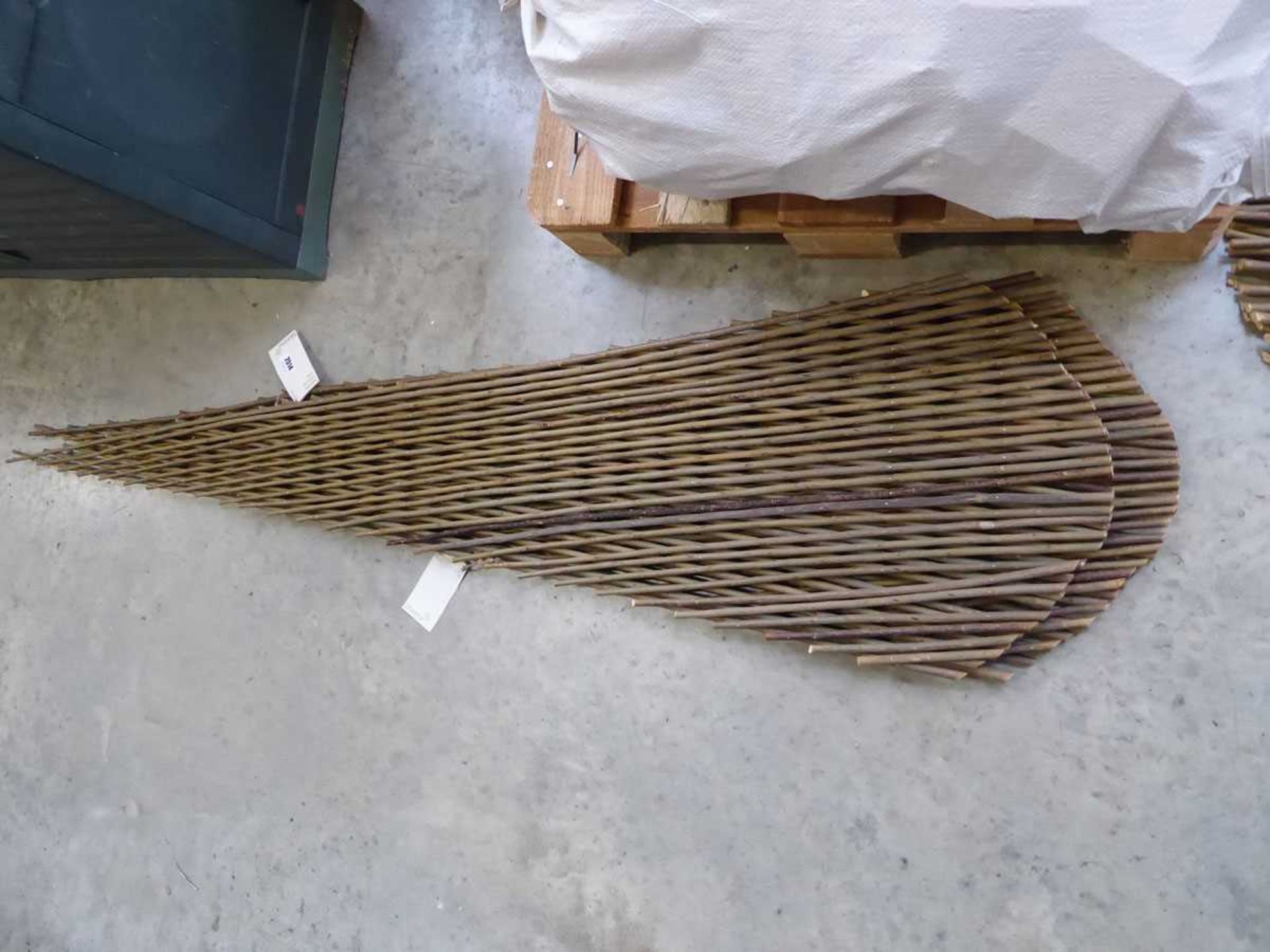 2 180 x 90cm expanding fan willow trellis panels