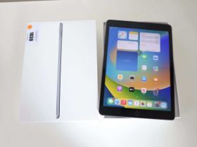 +VAT Apple iPad (9th Generation) Wi-Fi, 64GB Space Gray, boxed with charging cable, model A2602