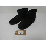 +VAT 1 x Aus Wooli black boots, UK 8