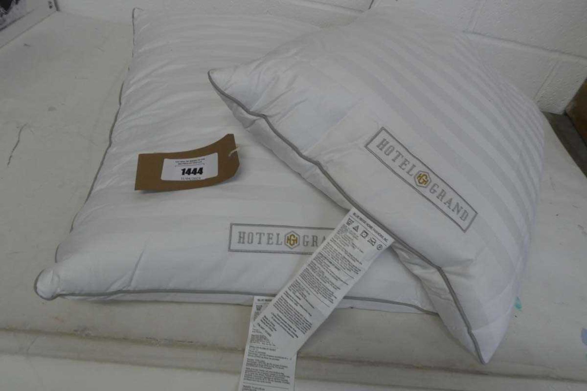 +VAT 2 hotel grand feather and down pillows