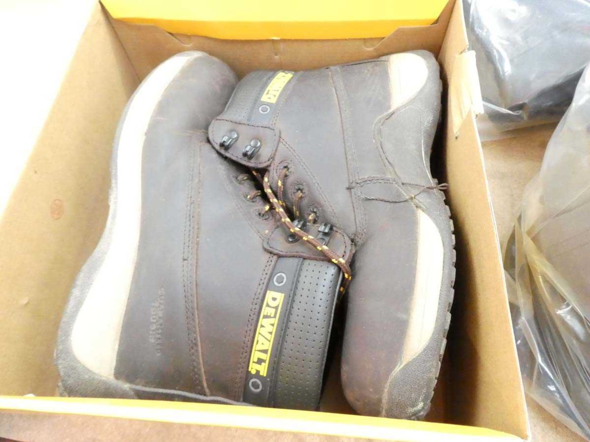 +VAT Boxed pair of DeWalt industrial footwear (size 9) - Bild 2 aus 2