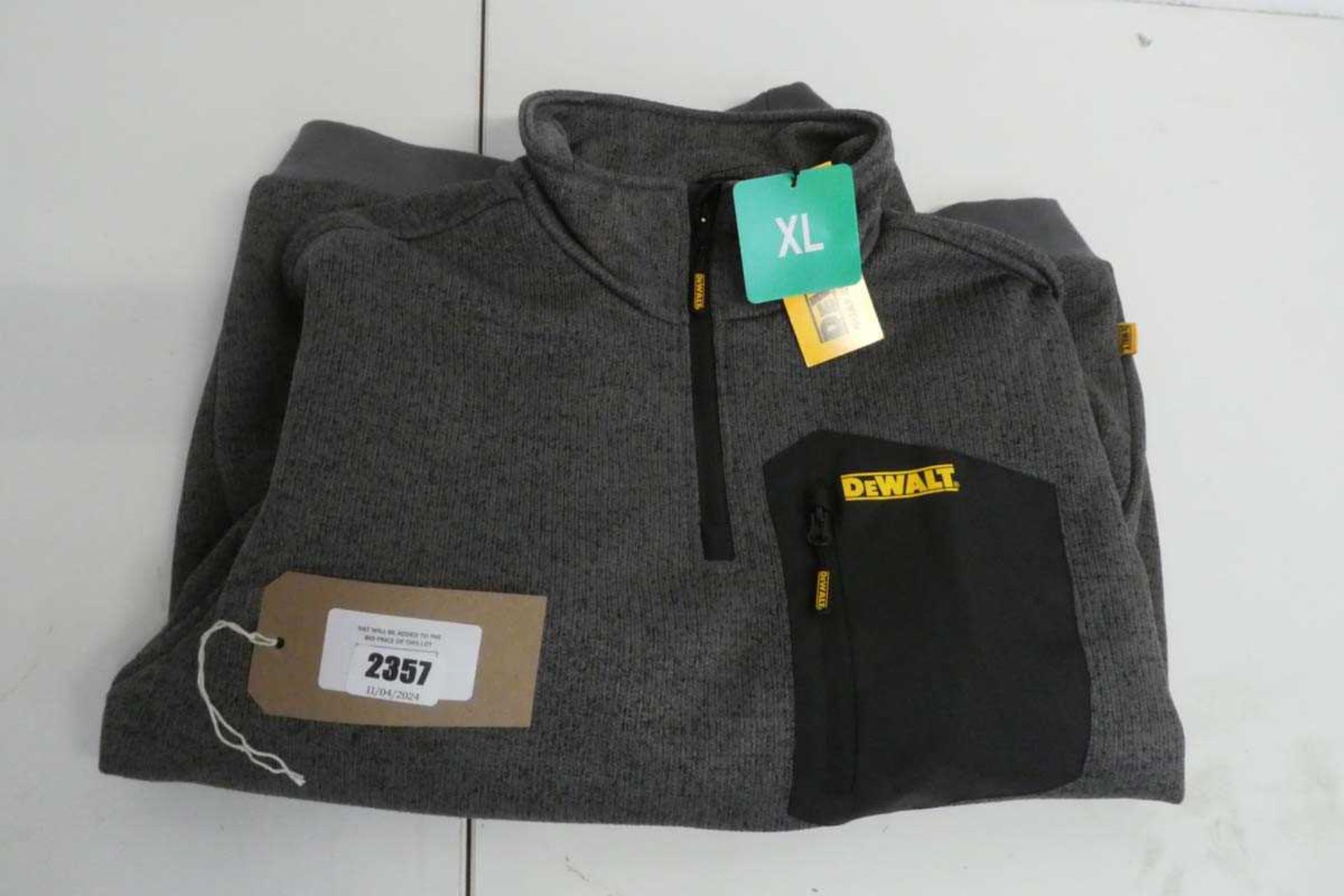 +VAT Dewalt 1/4 zip jumper in grey size XL