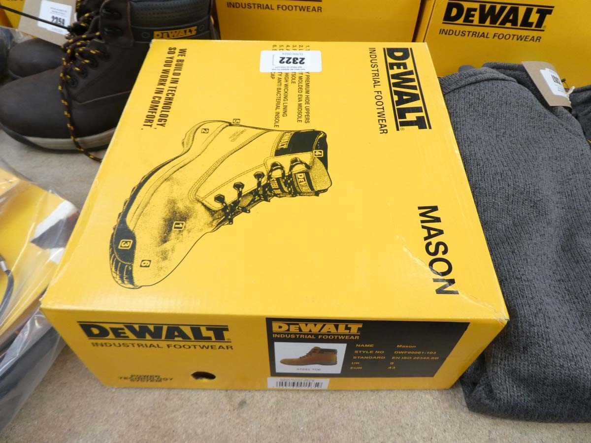 +VAT Boxed pair of DeWalt industrial footwear (size 9)