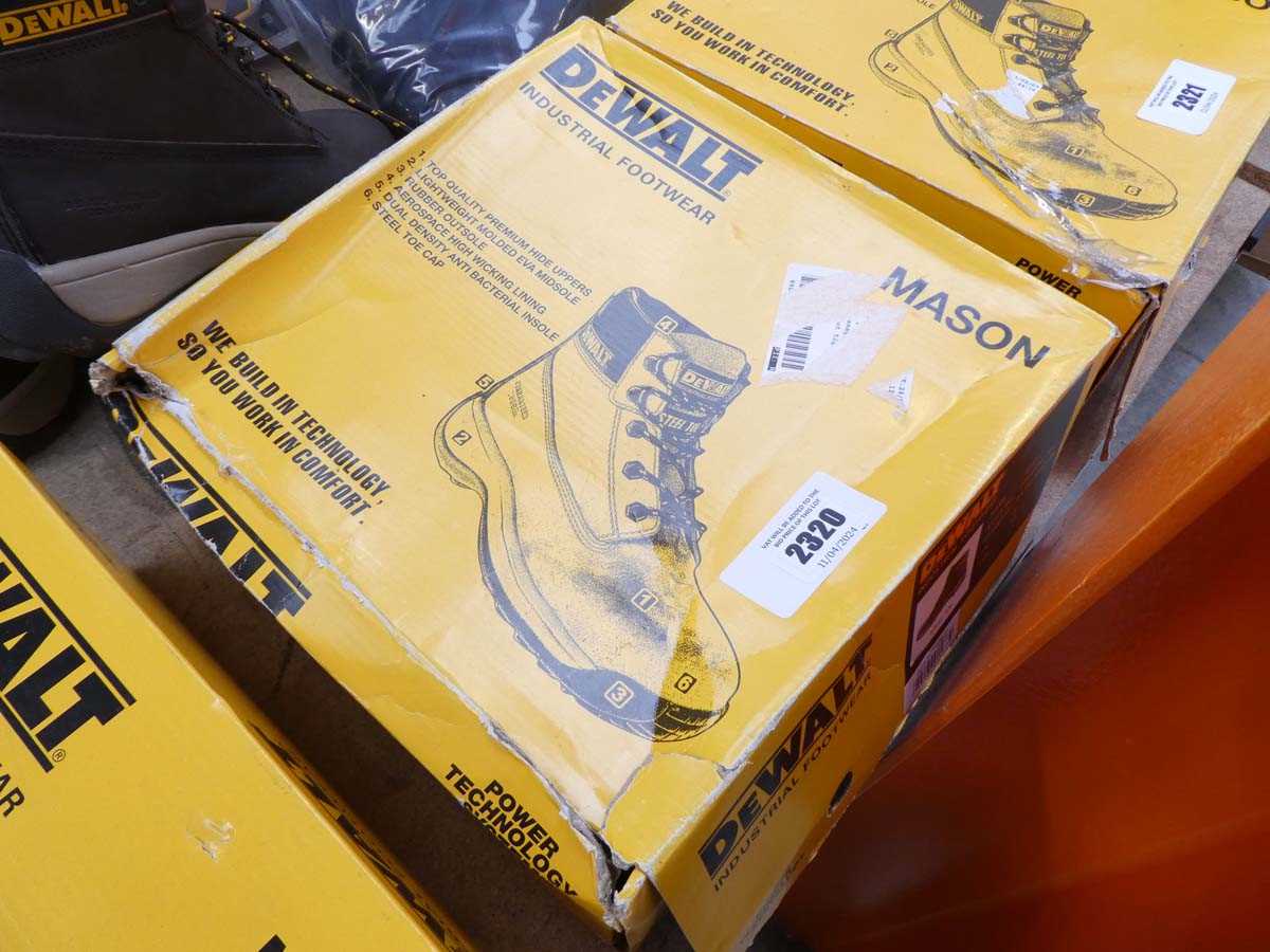 +VAT Boxed pair of DeWalt industrial footwear (size 8)