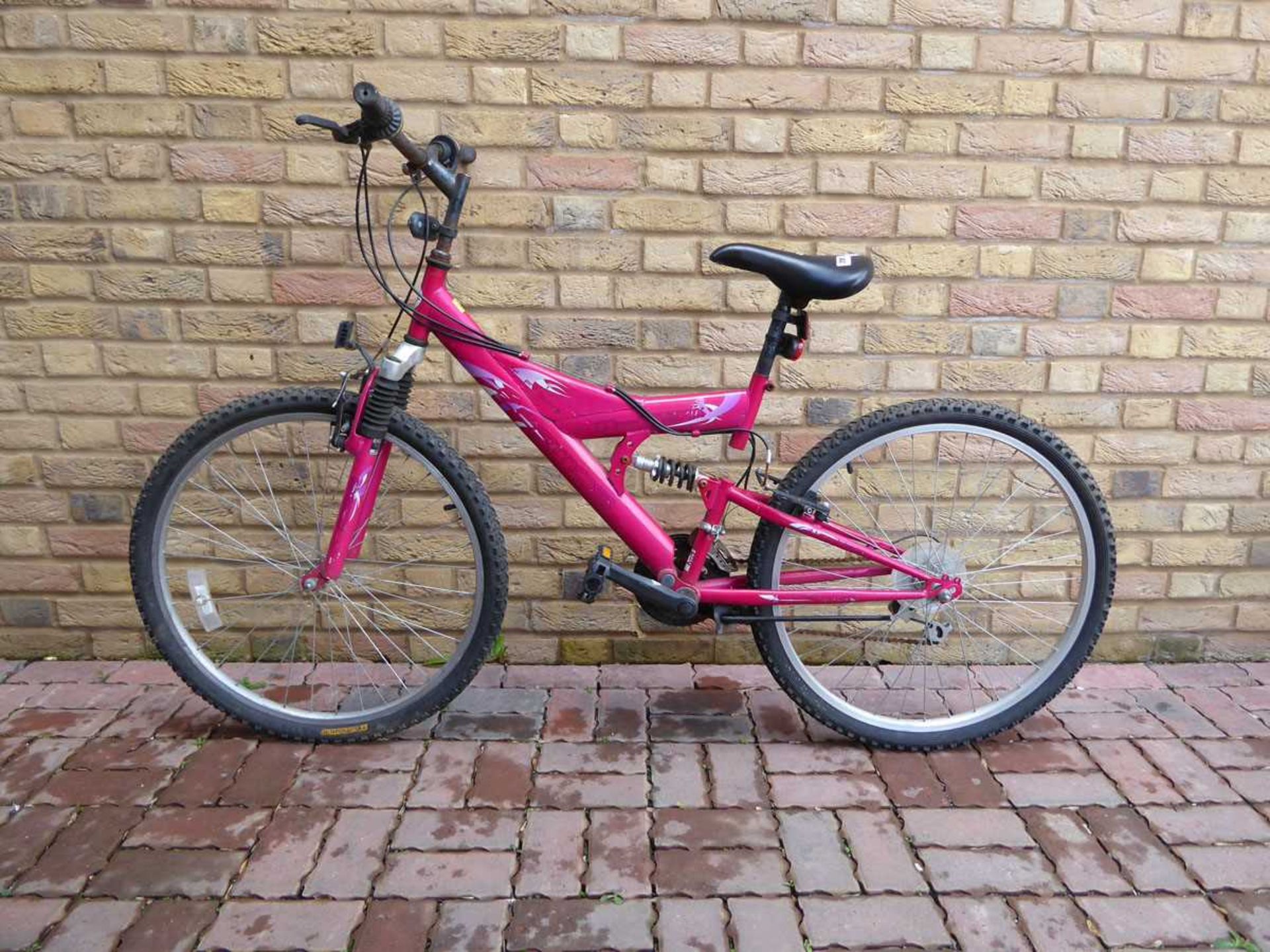 Ladies Cosmos mountain bike in pink - Image 2 of 2