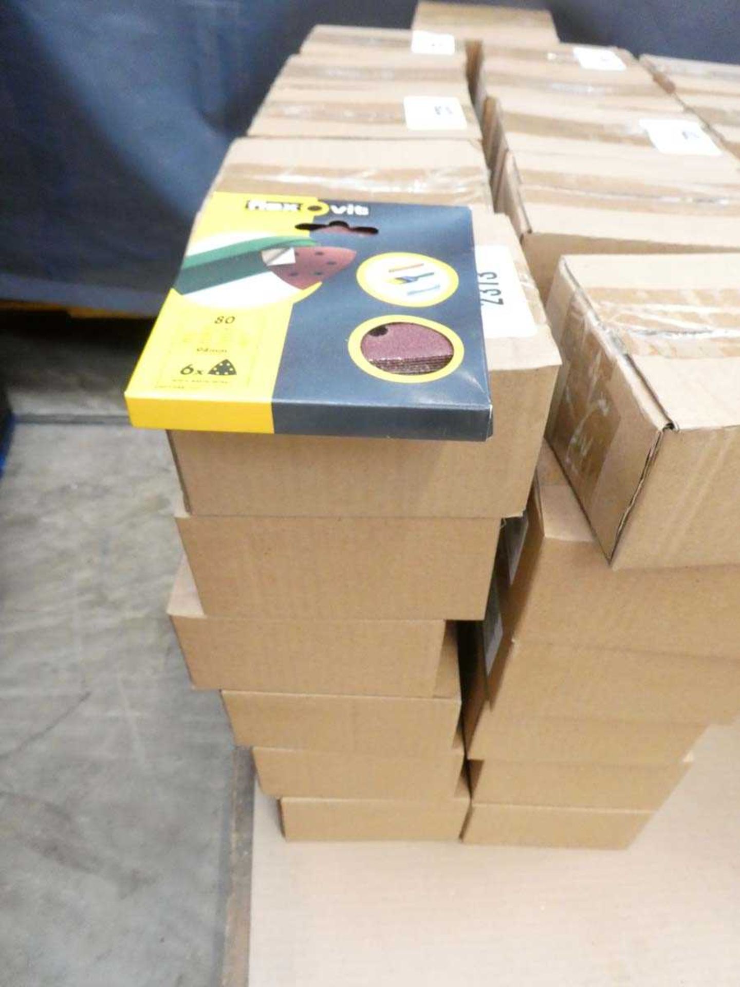 12 boxes containing 5 packs of 6 (each box) of Alox 94x94x94mm sandpaper