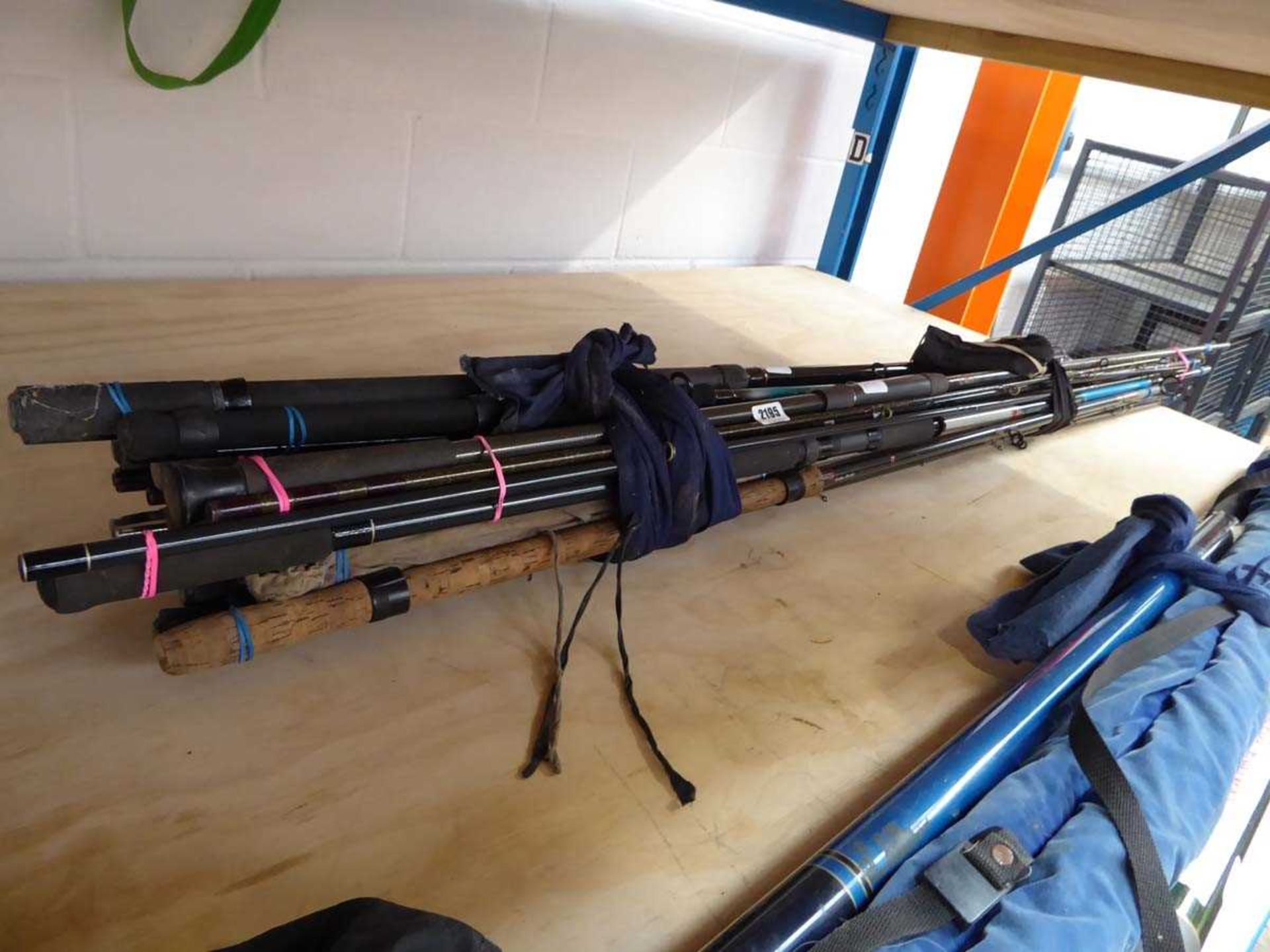 Bundle of float and feeder rods