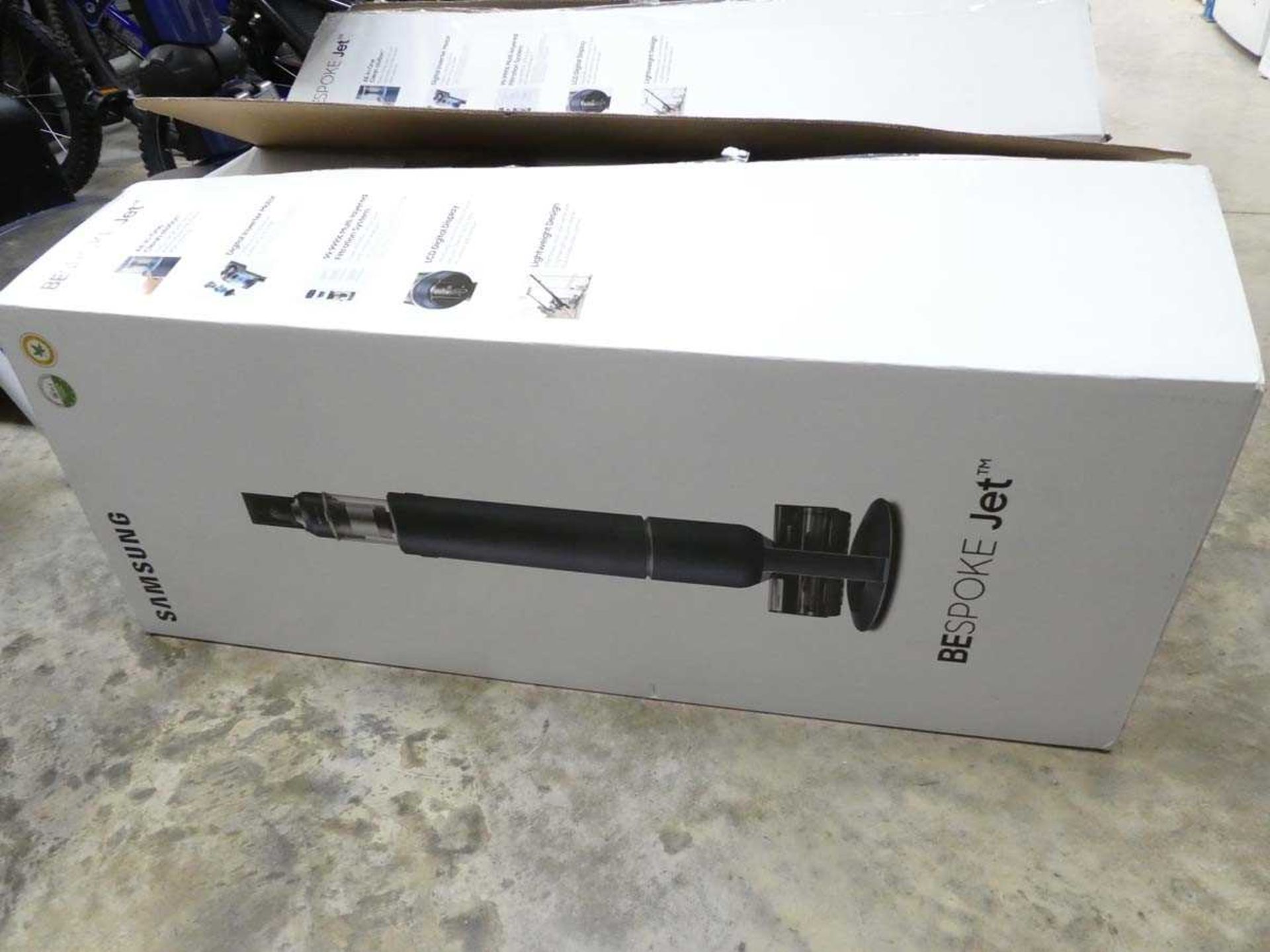 +VAT Boxed Samsung Bespoke Jet vacuum cleaner with battery and accessories