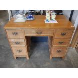 Honey oak writing desk with and arrangement of 7 drawers