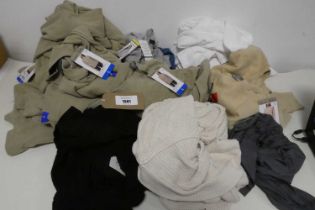 +VAT Approx. 20 items of mens and womens clothing to include t-shirts, jumpers ect.