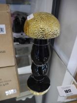 Small mushroom shaped desk ornament x6