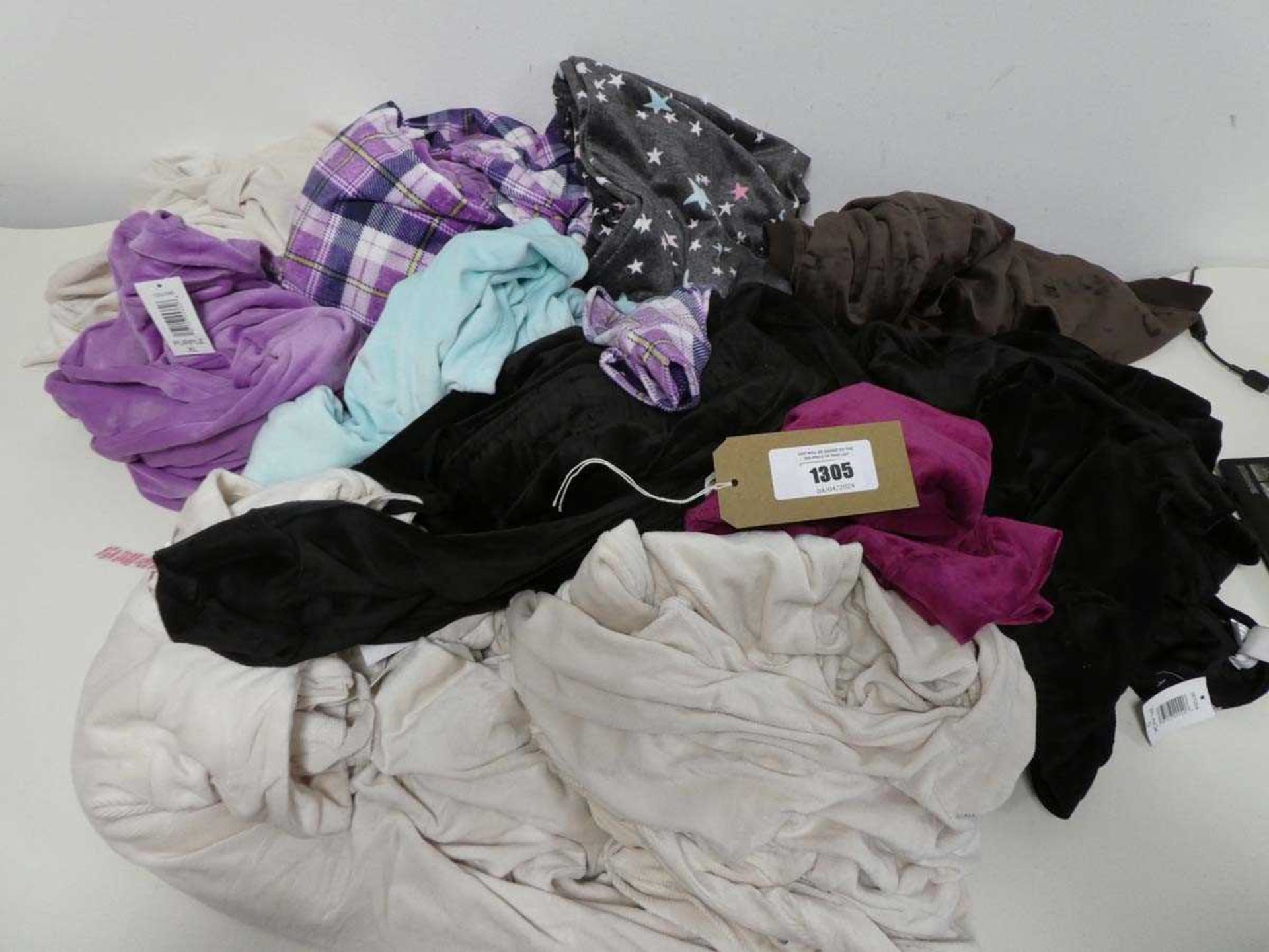 +VAT Mixed bag of ladies loungewear / pyjamas