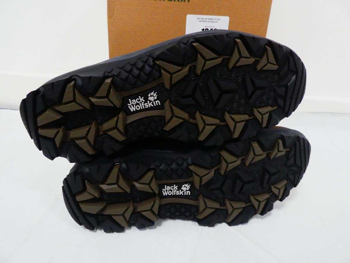 +VAT Boxed pair of Jack Wolfskin vojo 3 texapore low trainers in brown / phantom size UK8.5 - Image 2 of 2