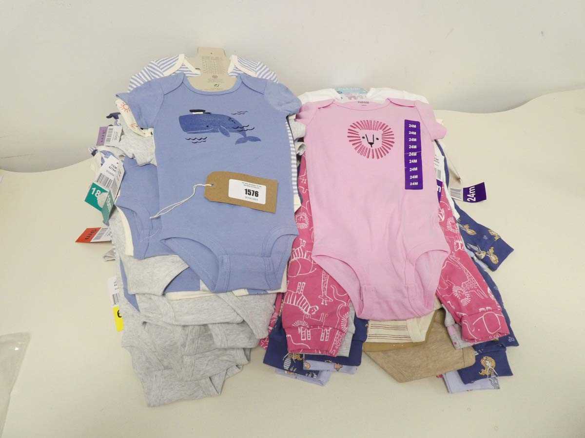 Mixed boys and girls bodysuits. Mixed ages.