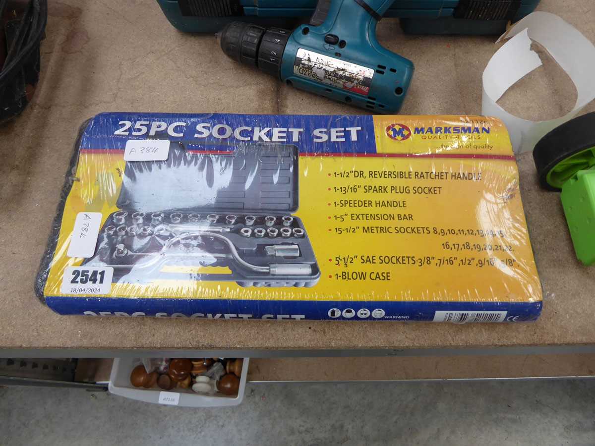 Cased 25 piece socket set